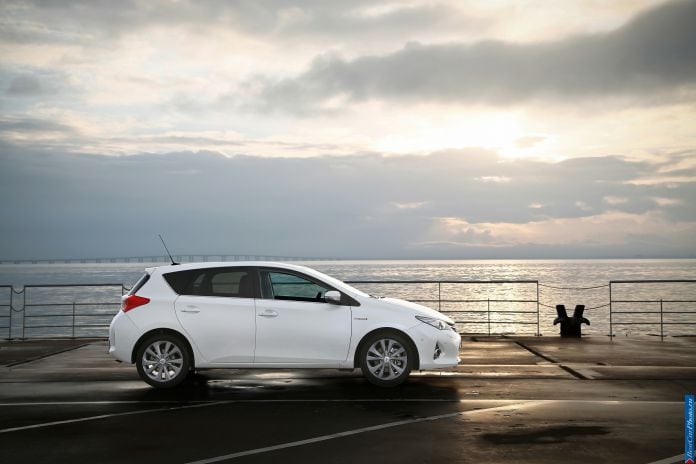 2013 Toyota Auris - фотография 40 из 77