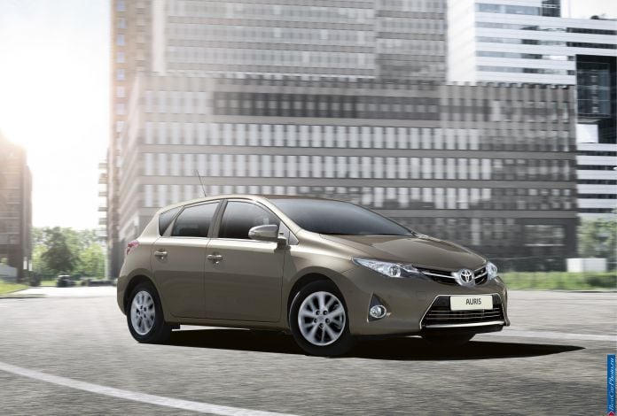 2013 Toyota Auris - фотография 43 из 77