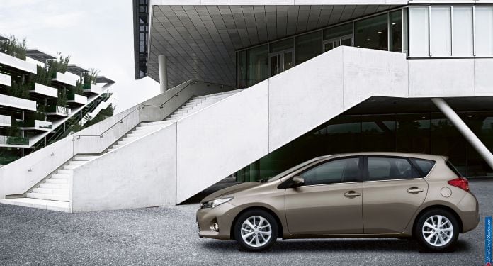 2013 Toyota Auris - фотография 44 из 77