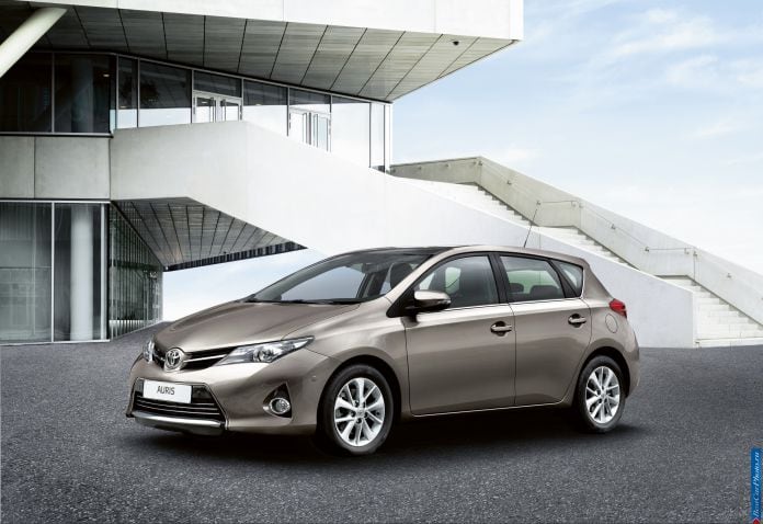 2013 Toyota Auris - фотография 45 из 77