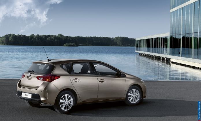 2013 Toyota Auris - фотография 46 из 77