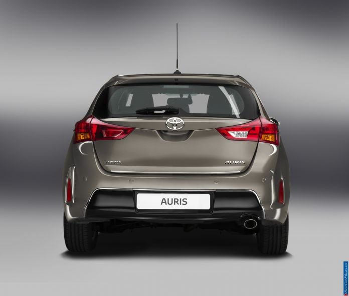 2013 Toyota Auris - фотография 57 из 77