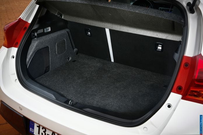 2013 Toyota Auris - фотография 68 из 77