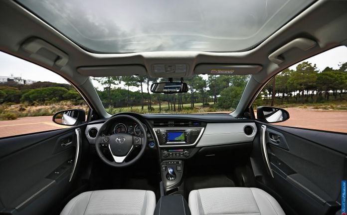 2013 Toyota Auris - фотография 74 из 77