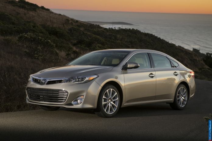 2013 Toyota Avalon - фотография 1 из 50