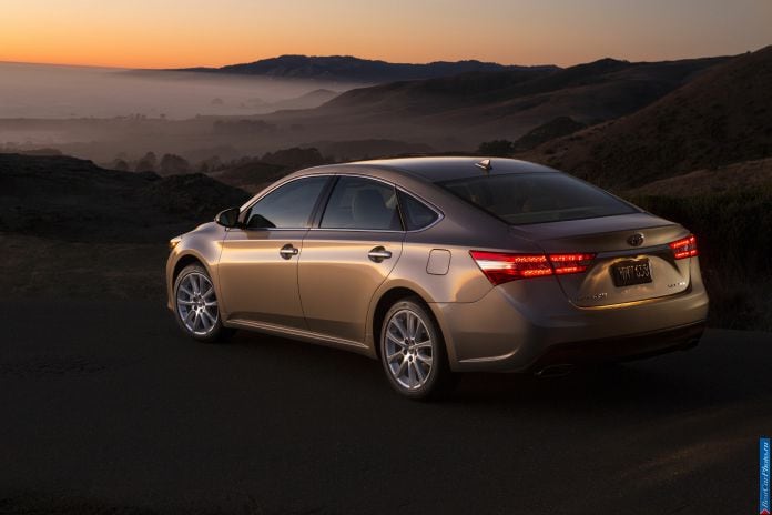 2013 Toyota Avalon - фотография 2 из 50