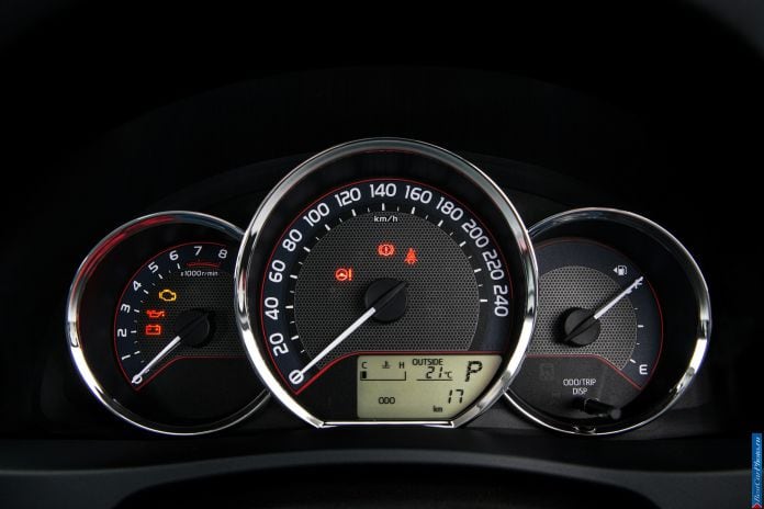 2013 Toyota Corolla AU Version - фотография 38 из 40