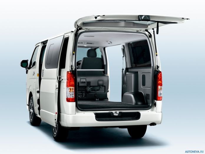 2013 Toyota HiAce - фотография 7 из 12