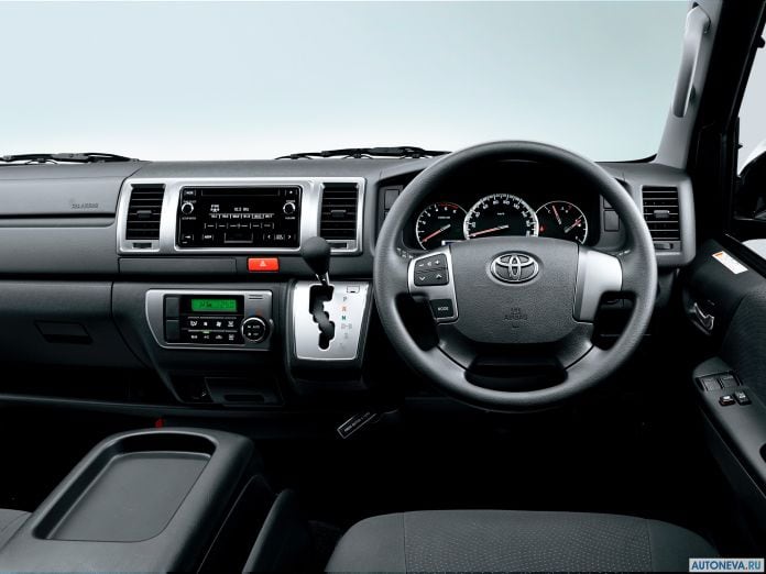 2013 Toyota HiAce - фотография 9 из 12