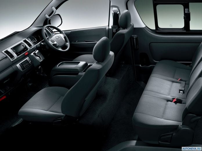 2013 Toyota HiAce - фотография 11 из 12