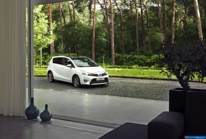 2013 Toyota Verso - фотография 2 из 10