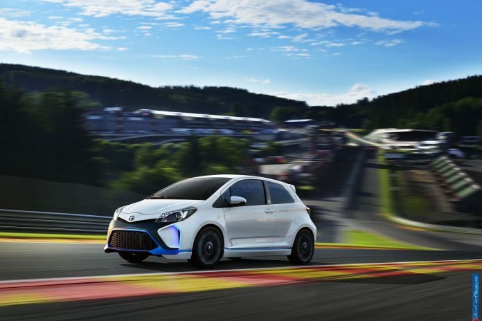 2013 Toyota Yaris Hybrid-R Concept - фотография 2 из 21