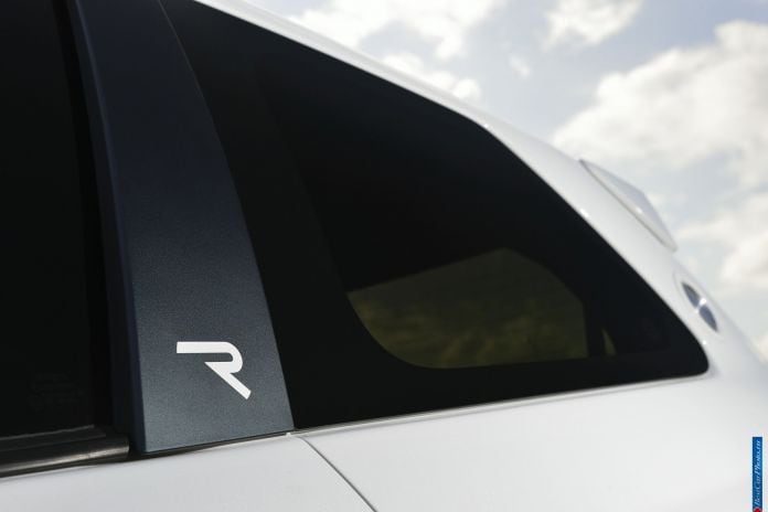 2013 Toyota Yaris Hybrid-R Concept - фотография 15 из 21