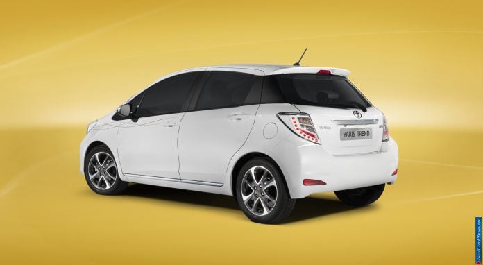 2013 Toyota Yaris Trend - фотография 2 из 5