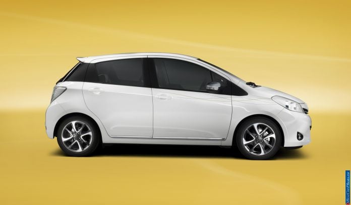 2013 Toyota Yaris Trend - фотография 3 из 5