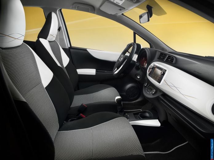 2013 Toyota Yaris Trend - фотография 5 из 5