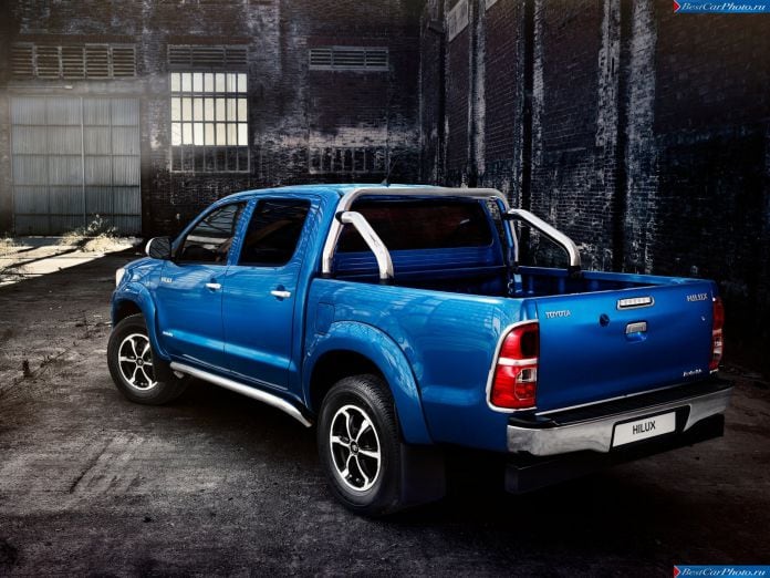 2014 Toyota Hilux Invincible - фотография 8 из 15