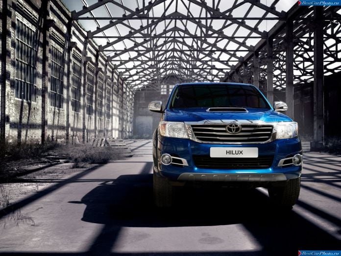 2014 Toyota Hilux Invincible - фотография 10 из 15