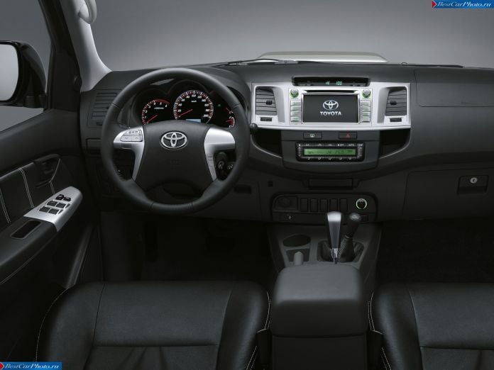 2014 Toyota Hilux Invincible - фотография 12 из 15