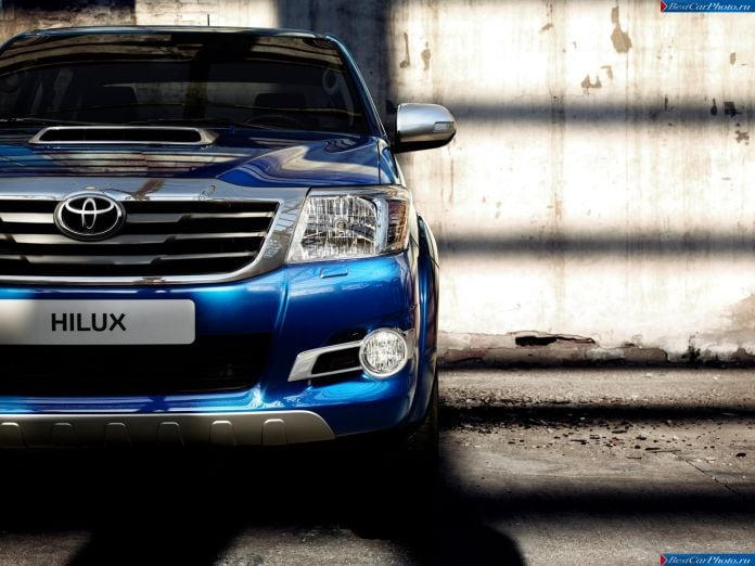2014 Toyota Hilux Invincible - фотография 14 из 15
