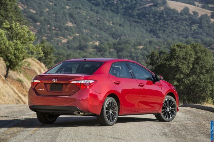 2014 Toyota Corolla US-version - фотография 8 из 39
