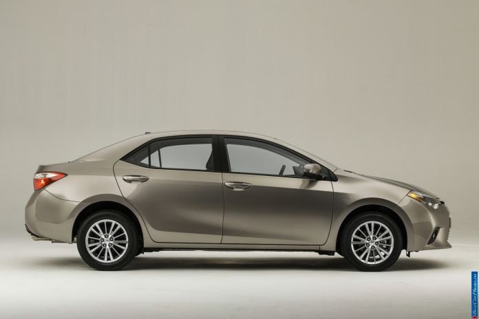2014 Toyota Corolla US-version - фотография 13 из 39
