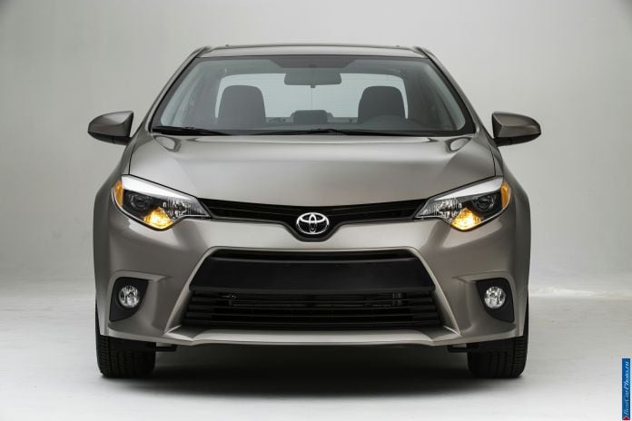 2014 Toyota Corolla US-version - фотография 14 из 39