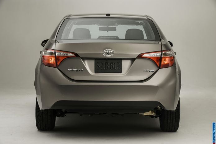 2014 Toyota Corolla US-version - фотография 15 из 39