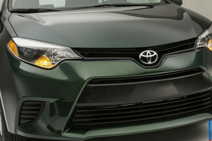 2014 Toyota Corolla US-version - фотография 17 из 39