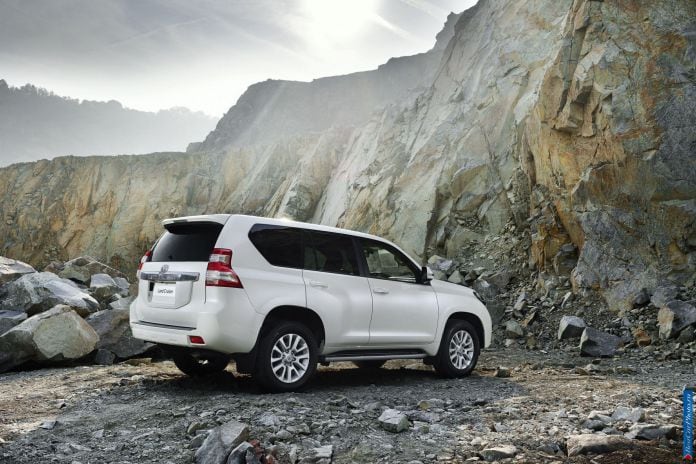 2014 Toyota Land Cruiser Prado - фотография 16 из 71