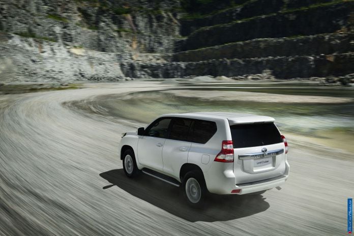 2014 Toyota Land Cruiser Prado - фотография 23 из 71
