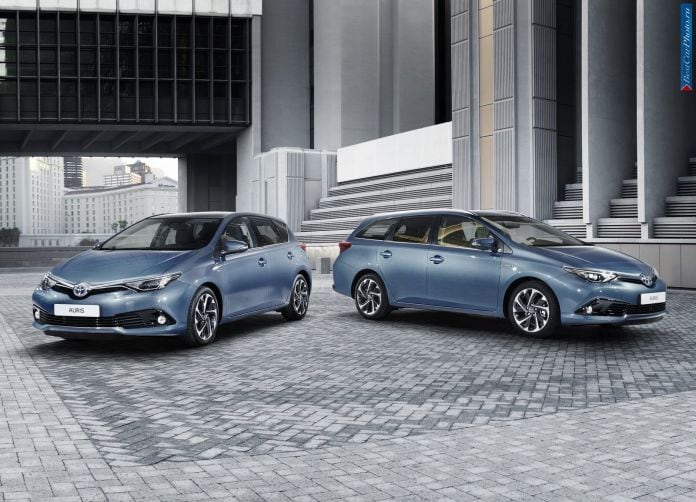 2015 Toyota Auris - фотография 1 из 34