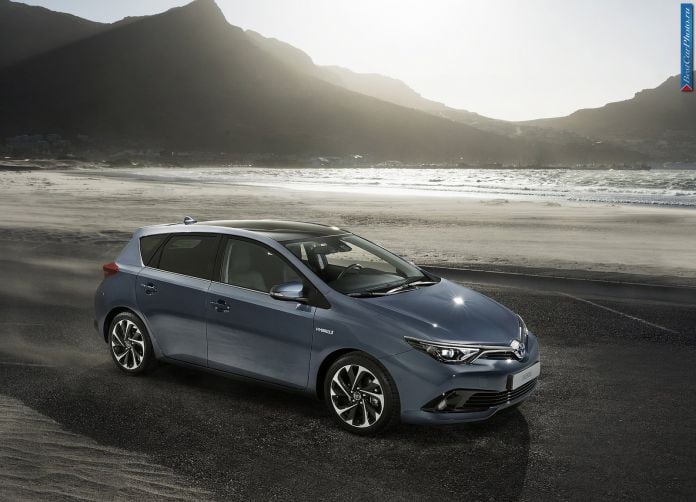 2015 Toyota Auris - фотография 2 из 34