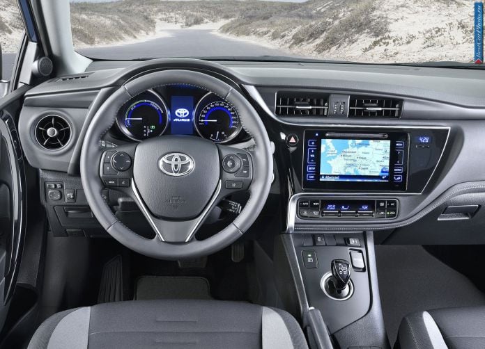 2015 Toyota Auris - фотография 24 из 34