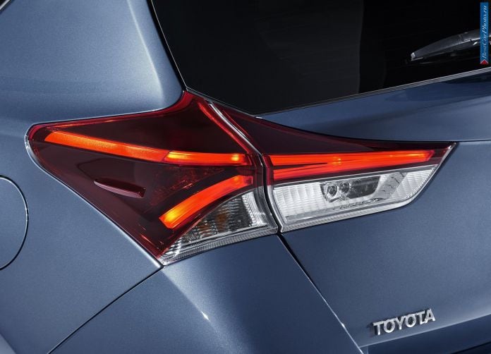 2015 Toyota Auris - фотография 32 из 34