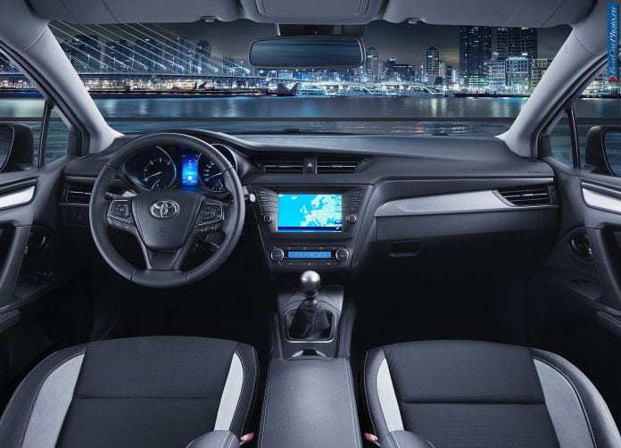 2015 Toyota Avensis - фотография 26 из 39