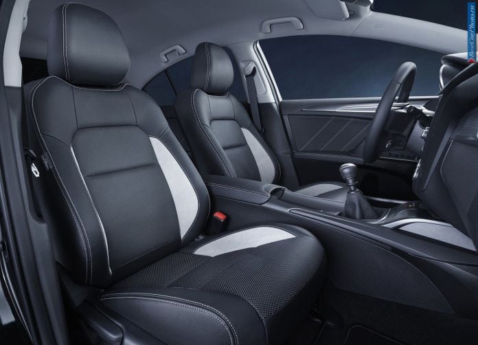 2015 Toyota Avensis - фотография 29 из 39
