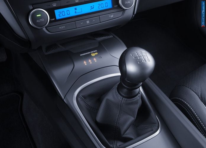 2015 Toyota Avensis - фотография 32 из 39