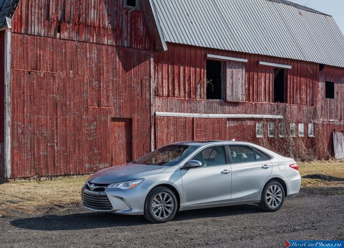 2015 Toyota Camry - фотография 1 из 79