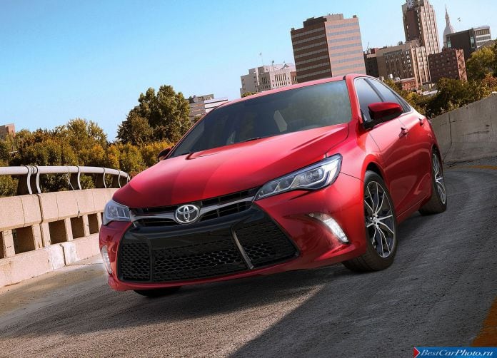 2015 Toyota Camry - фотография 2 из 79