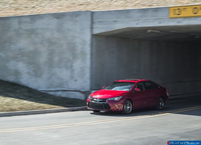 2015 Toyota Camry - фотография 13 из 79
