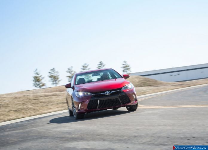 2015 Toyota Camry - фотография 23 из 79