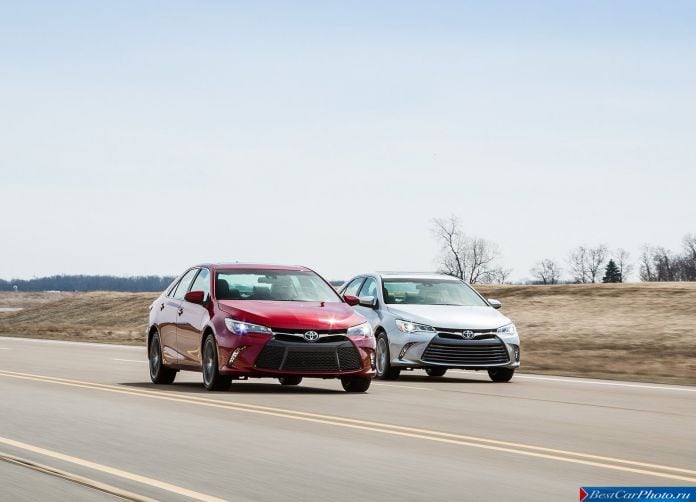 2015 Toyota Camry - фотография 24 из 79