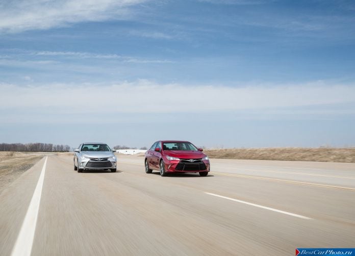 2015 Toyota Camry - фотография 25 из 79