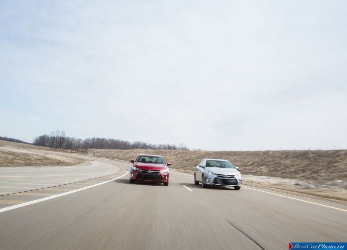 2015 Toyota Camry - фотография 28 из 79