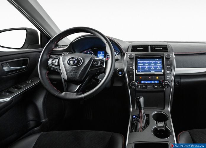 2015 Toyota Camry - фотография 33 из 79