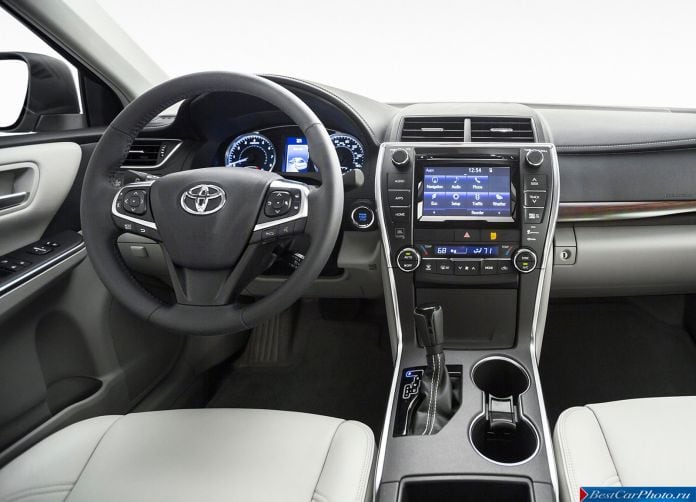 2015 Toyota Camry - фотография 34 из 79