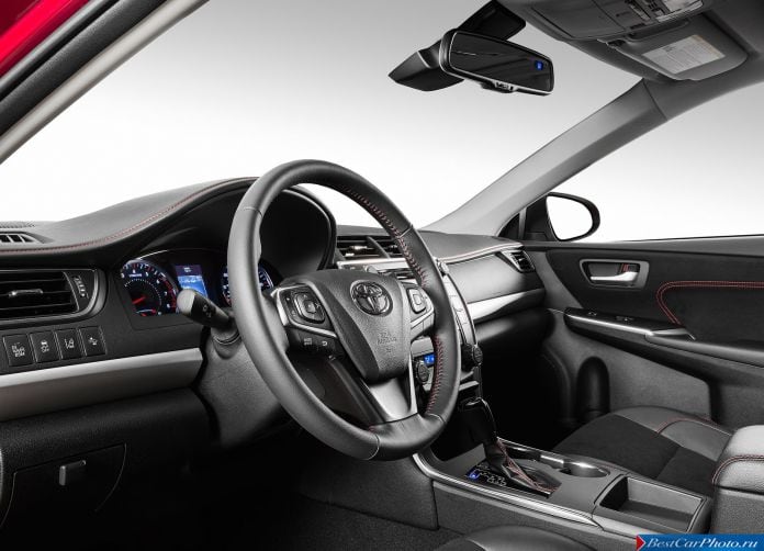 2015 Toyota Camry - фотография 35 из 79