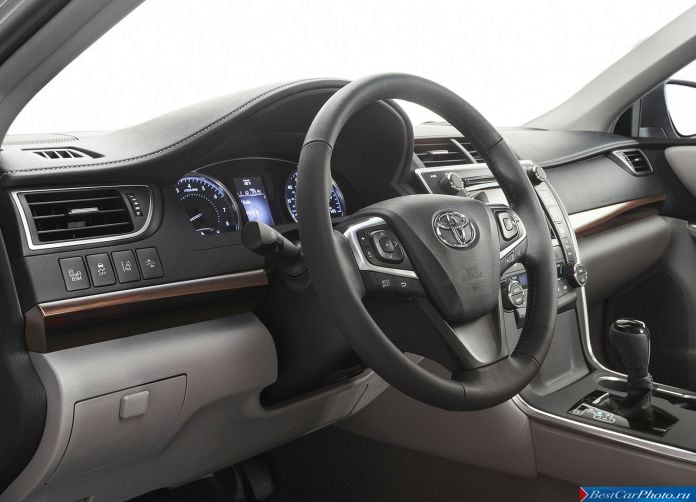 2015 Toyota Camry - фотография 36 из 79