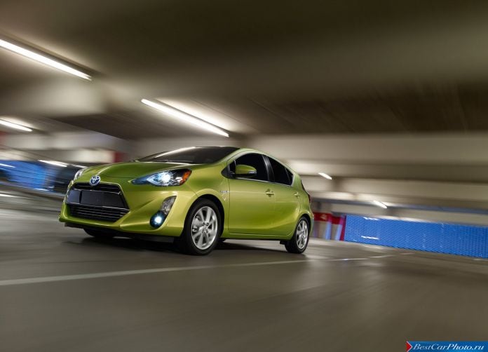 2015 Toyota Prius C - фотография 2 из 24
